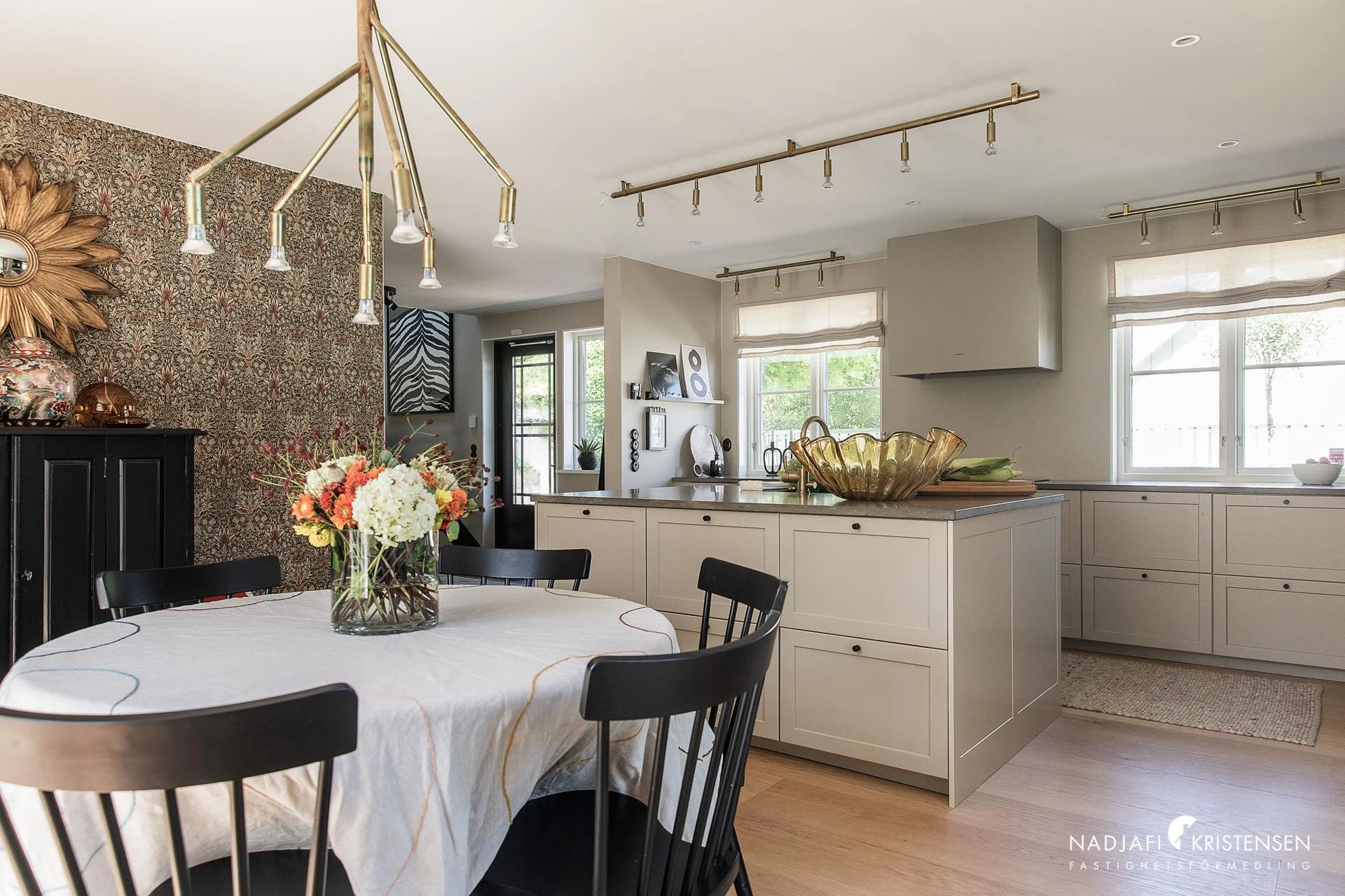 Smakfullt renoverad havsnära villa på Båstad väster!