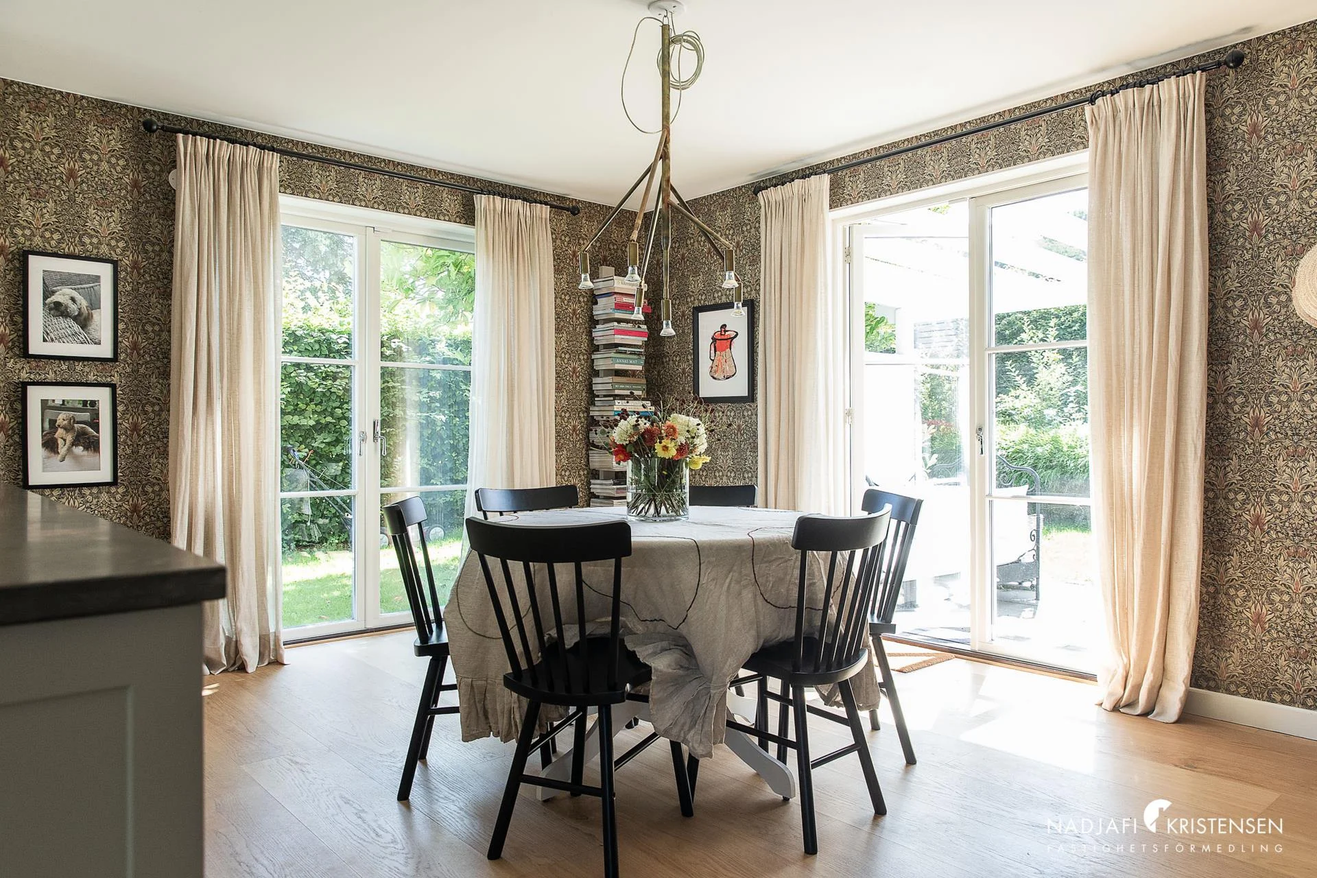 Smakfullt renoverad havsnära villa på Båstad väster!