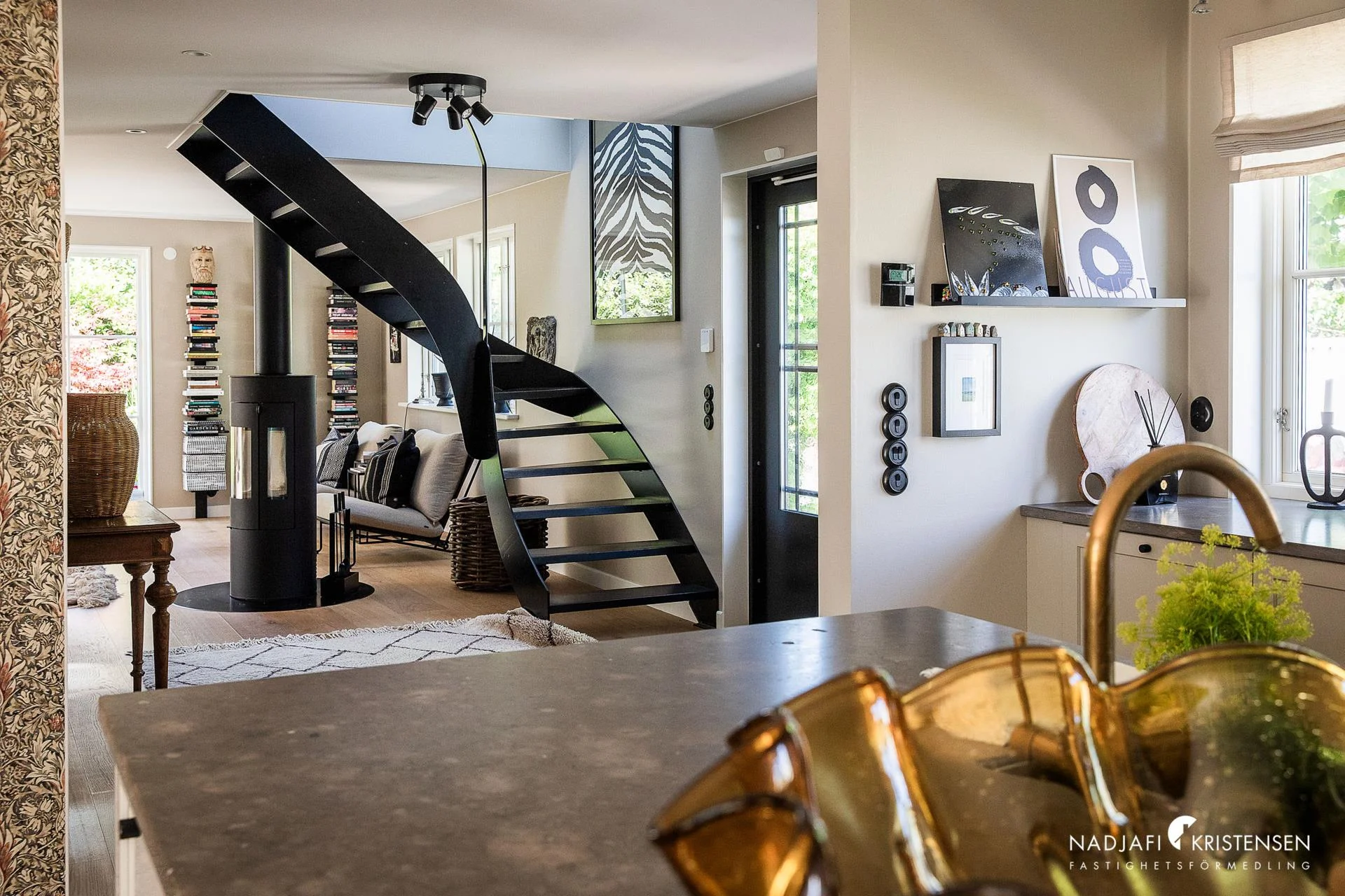 Smakfullt renoverad havsnära villa på Båstad väster!