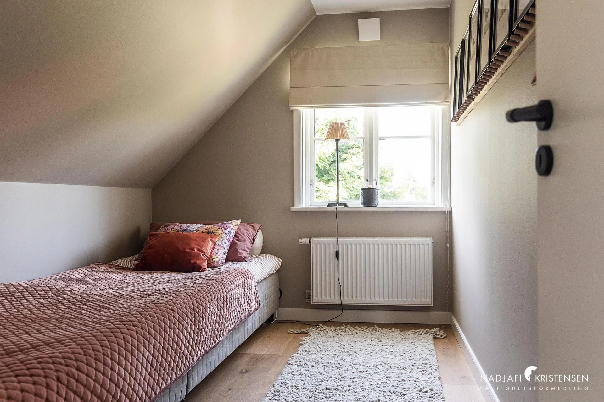 Smakfullt renoverad havsnära villa på Båstad väster!