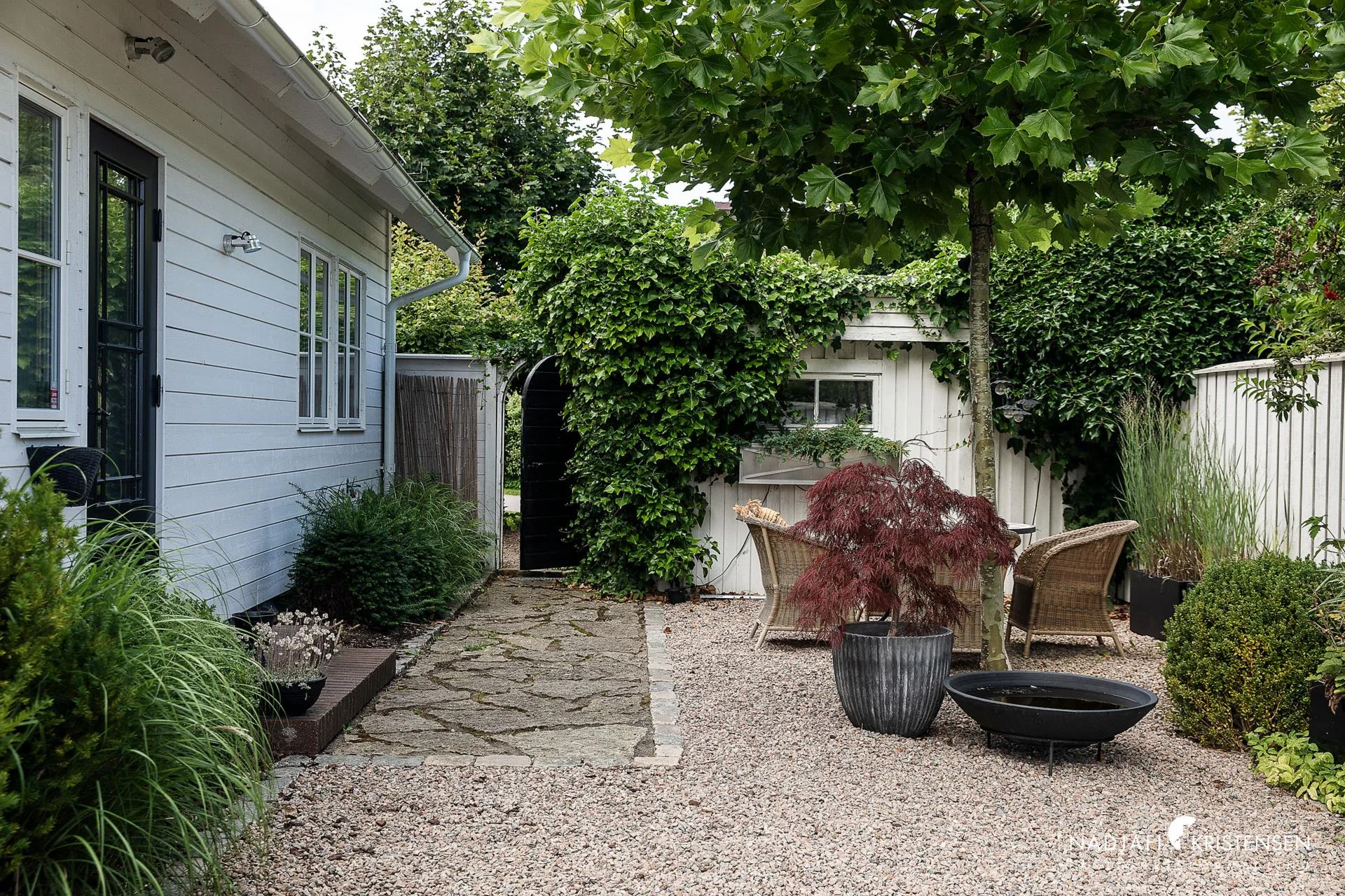 Smakfullt renoverad havsnära villa på Båstad väster!
