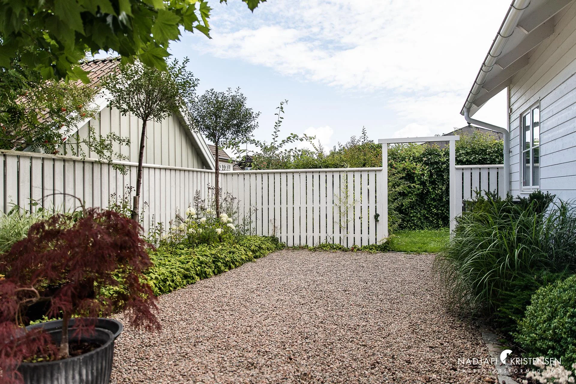 Smakfullt renoverad havsnära villa på Båstad väster!