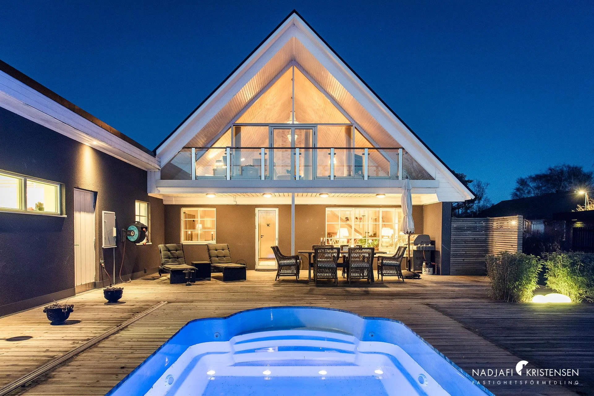 Totalrenoverad familjevilla med pool, havsutsikt och gästlägenhet – Mellbystrand när det är som bäst