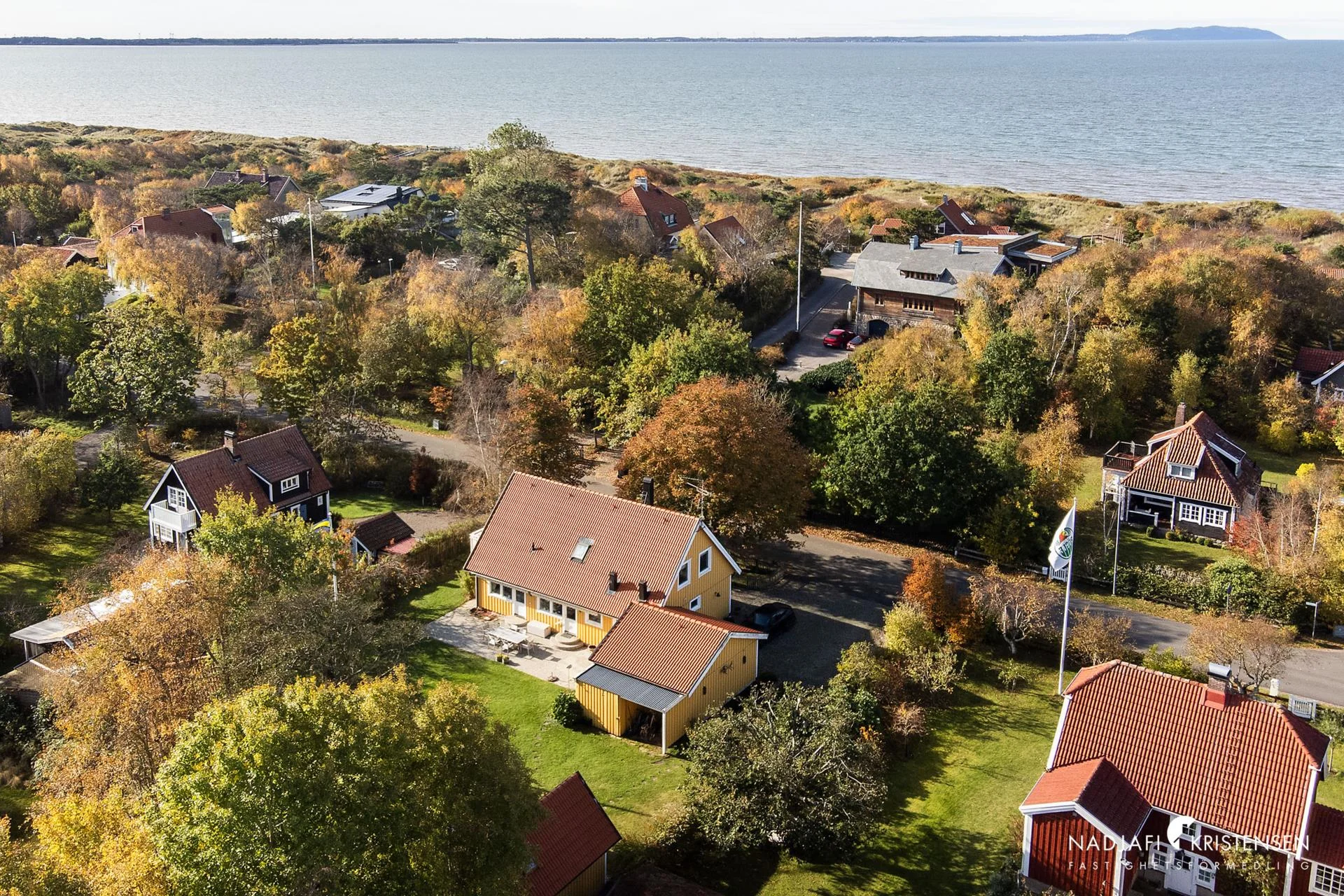Havsnära och rymlig familjevilla i eftertraktade Havsbaden med separat gästhus