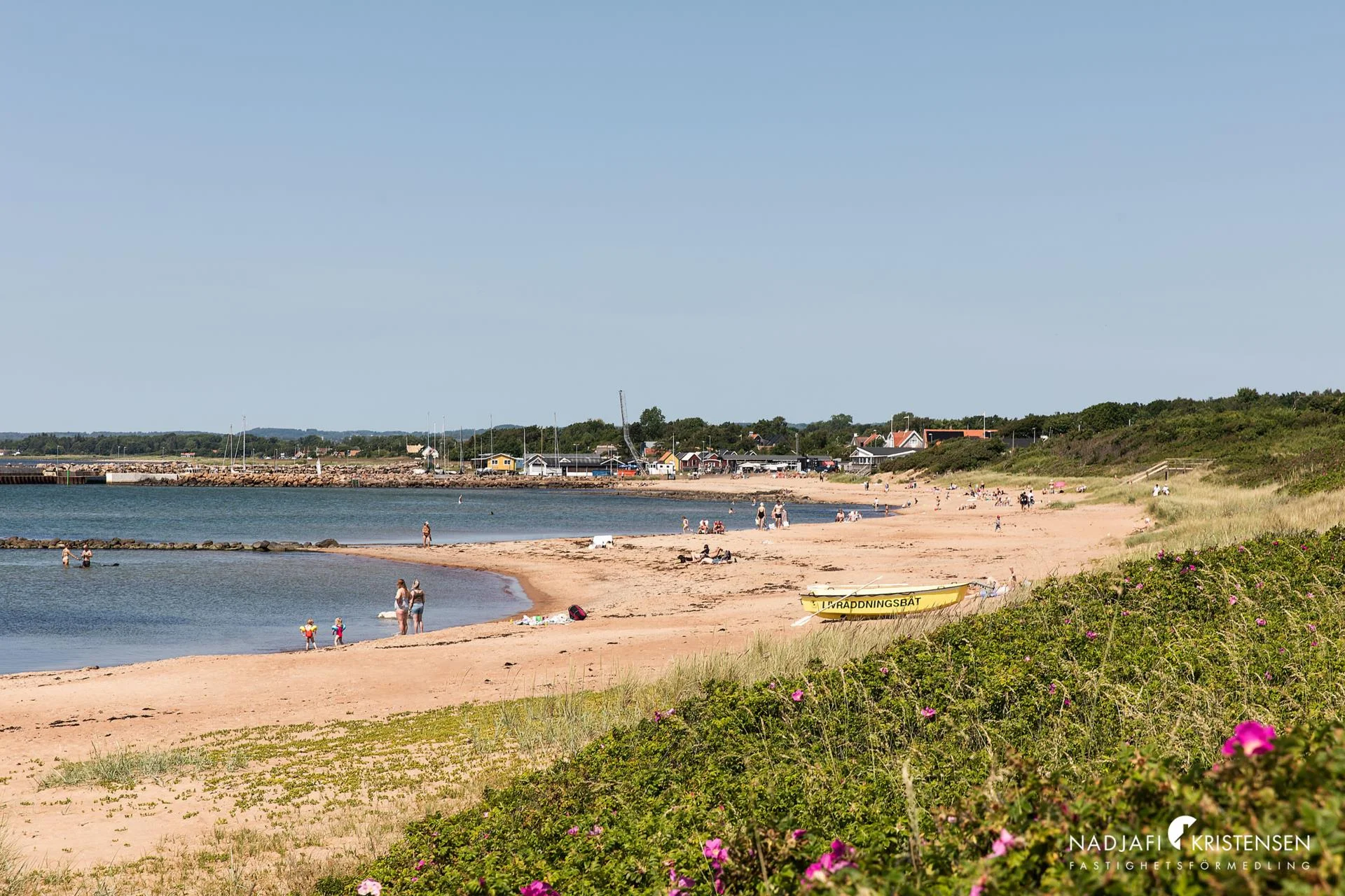 Unik möjlighet att förverkliga dubbeltomt vid havet – förstklassigt läge i Vejbystrand