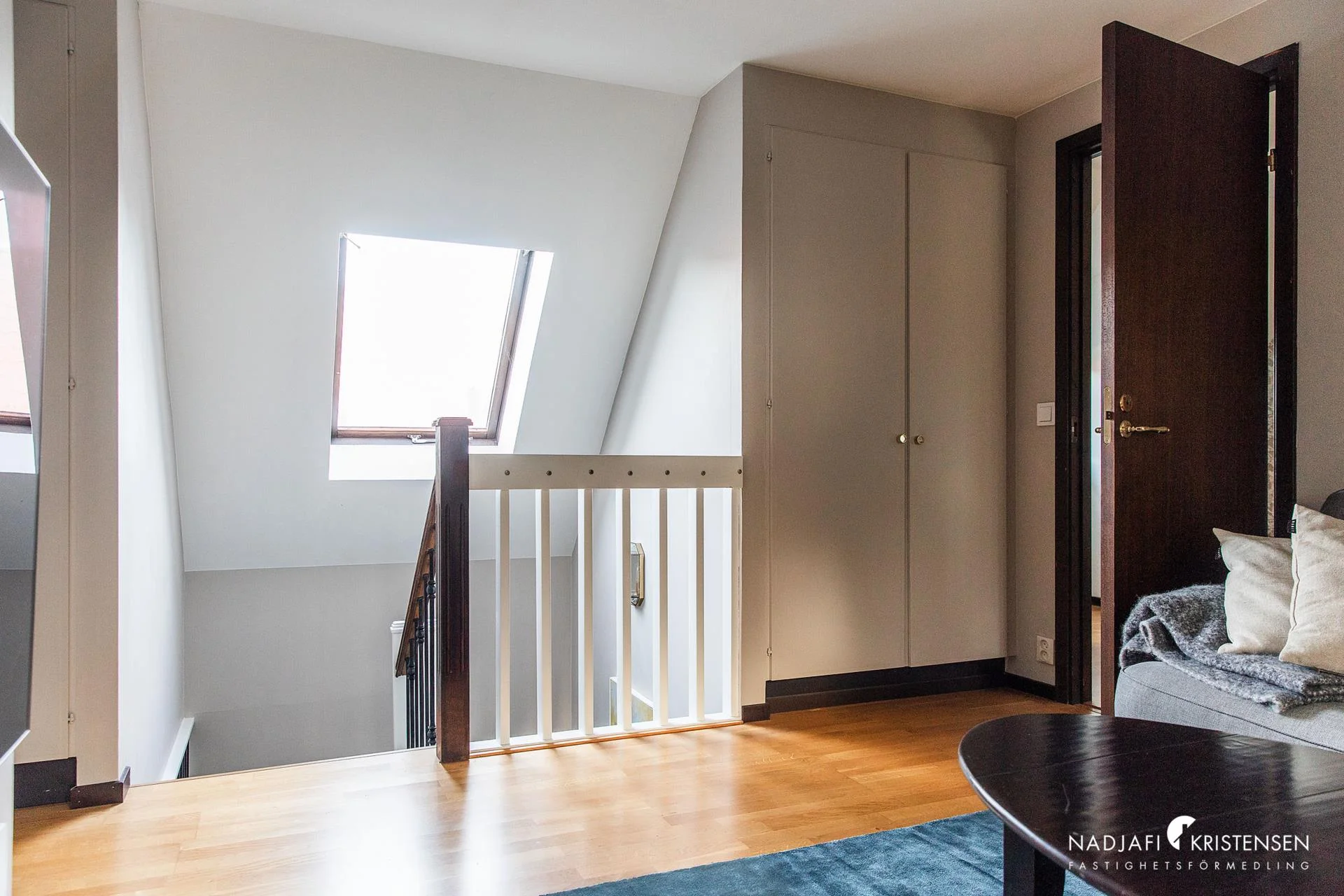 Centralt parhus med pool och privat trädgård