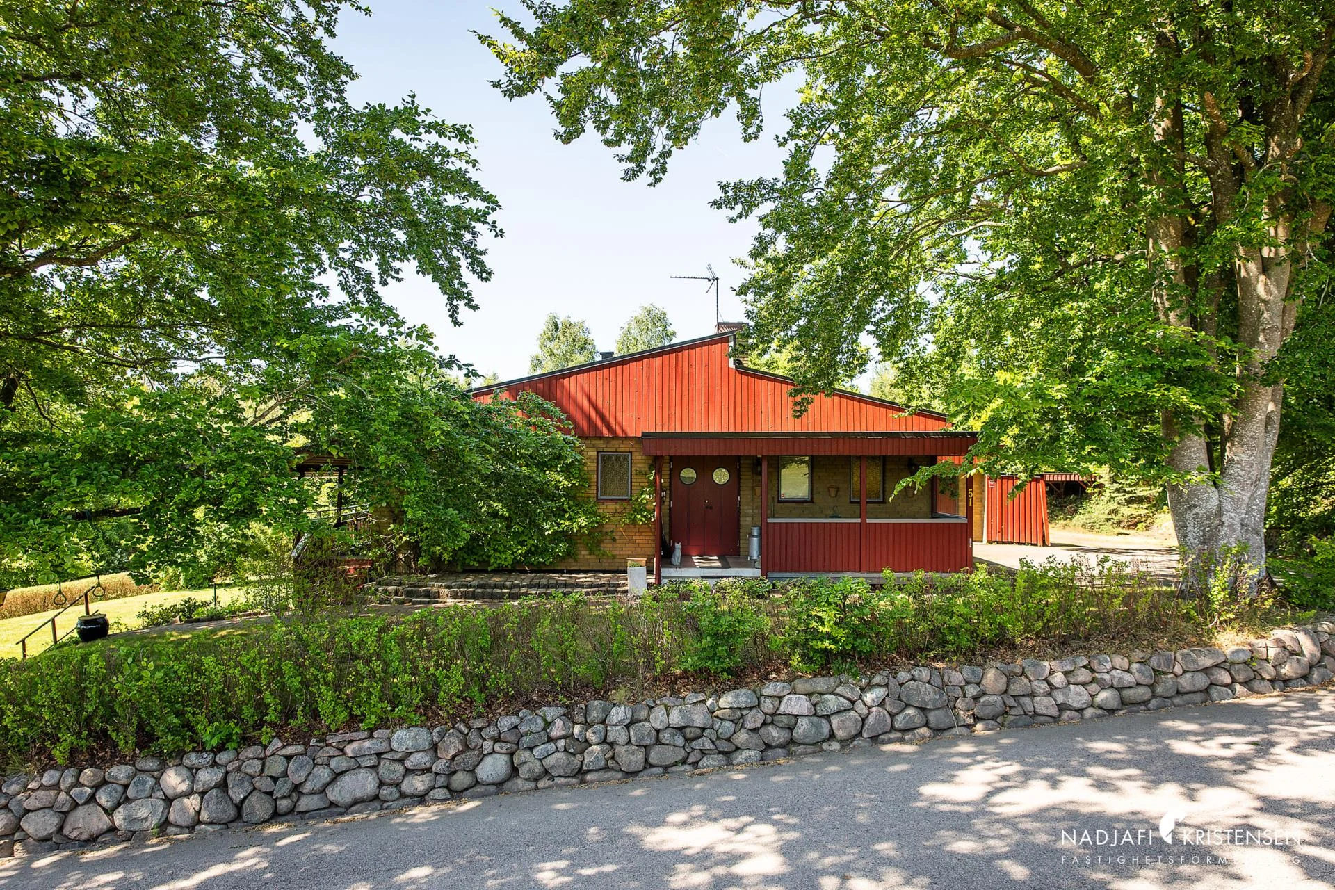Villa med möjligheter på högt läge