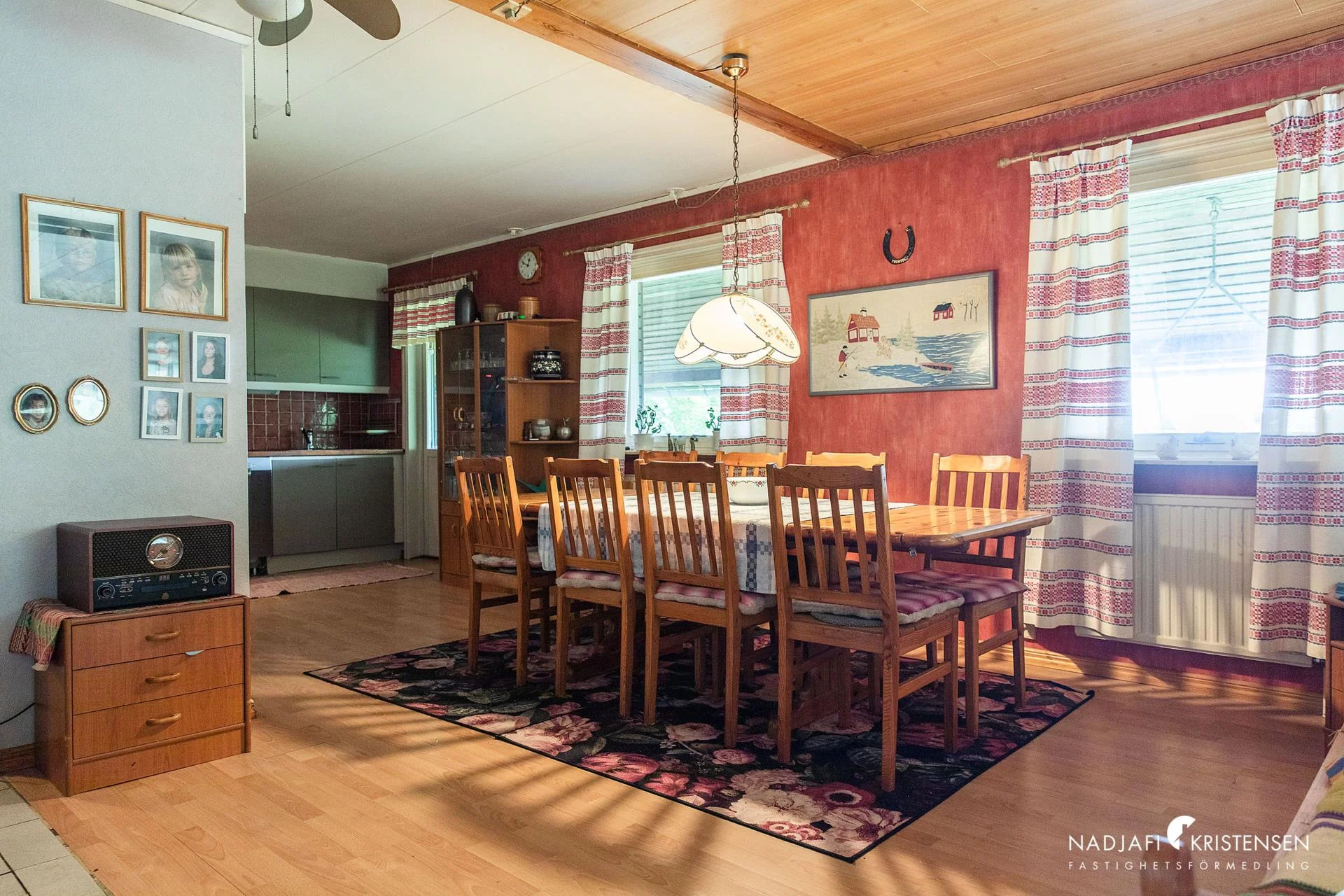 Villa med möjligheter på högt läge