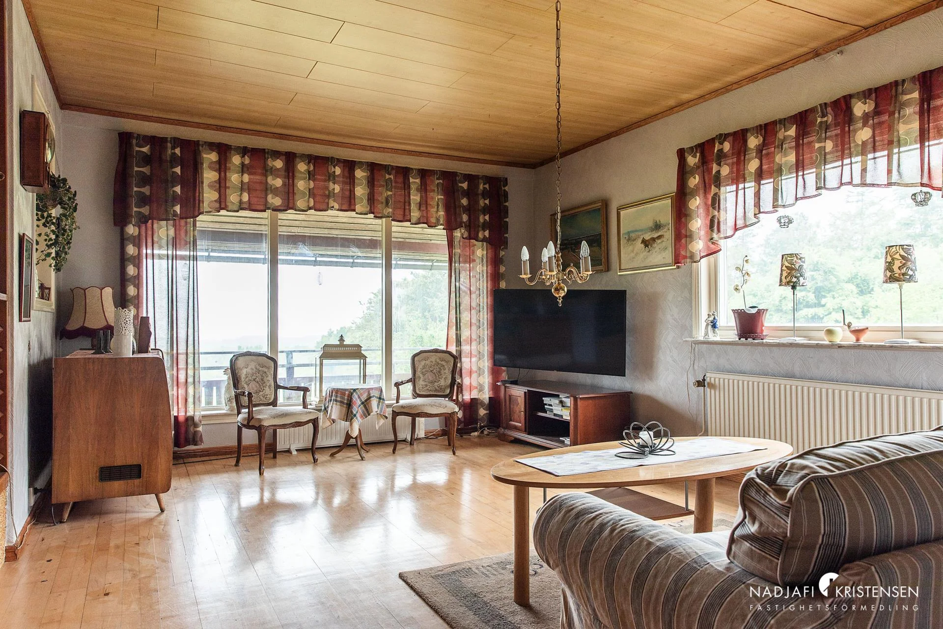 Villa med möjligheter på högt läge