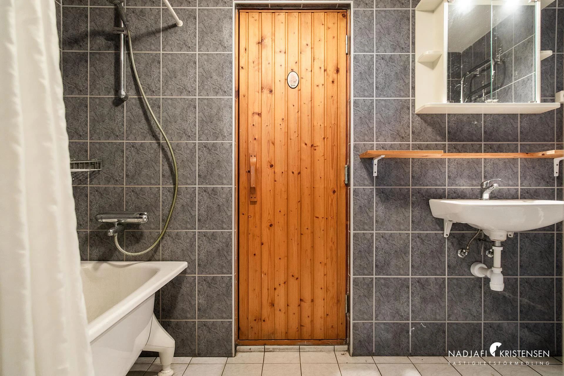 Villa med möjligheter på högt läge