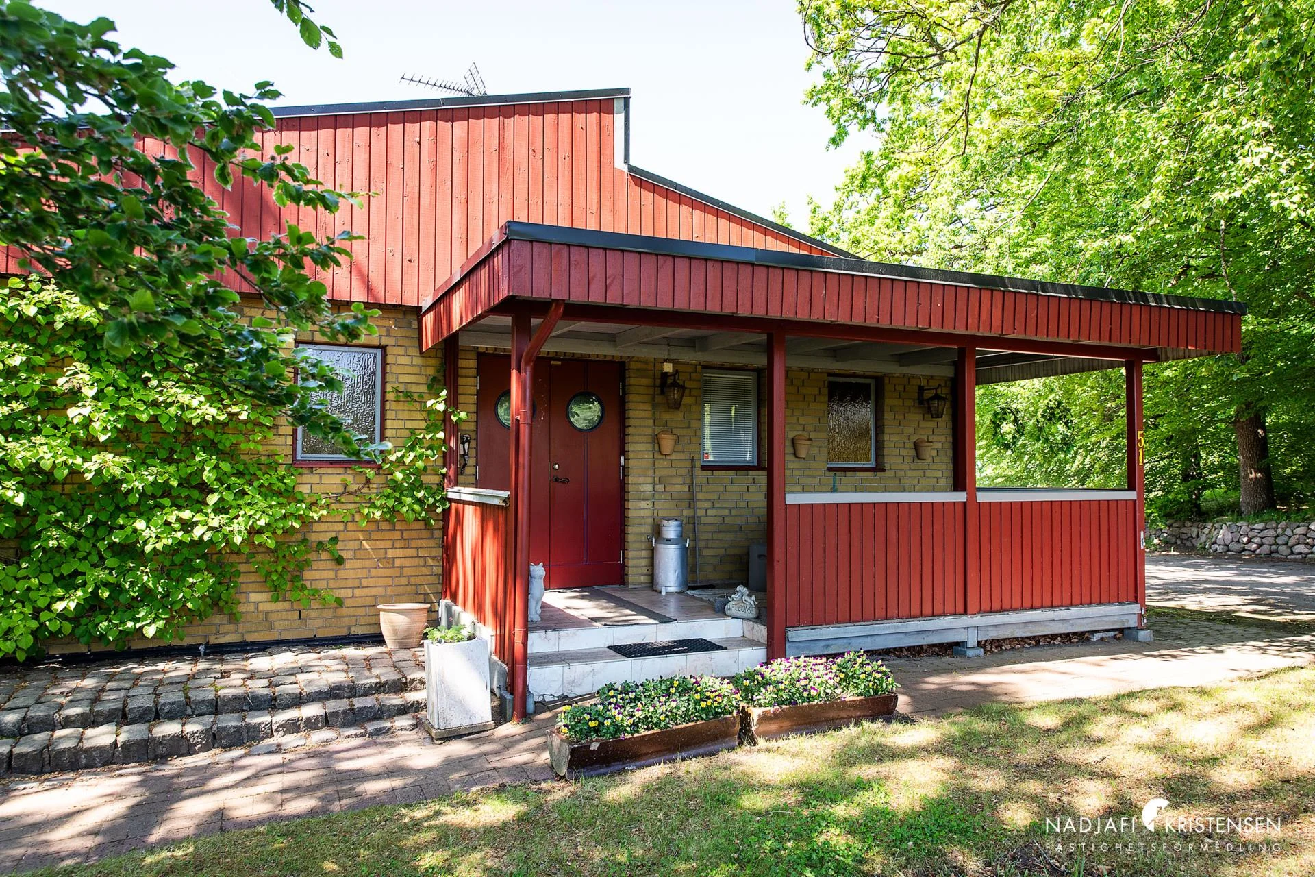 Villa med möjligheter på högt läge