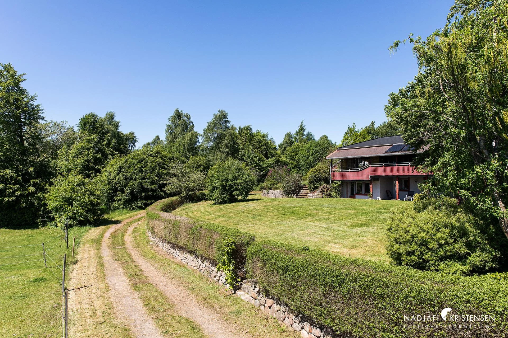 Villa med möjligheter på högt läge