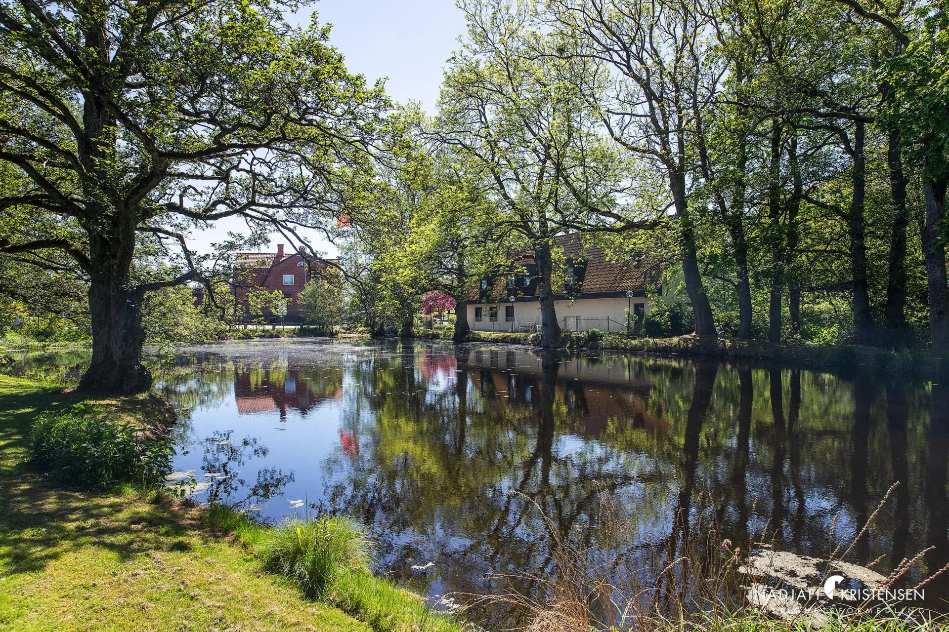 Mångsidig fastighet med stora möjligheter i centrala Hjärnarp