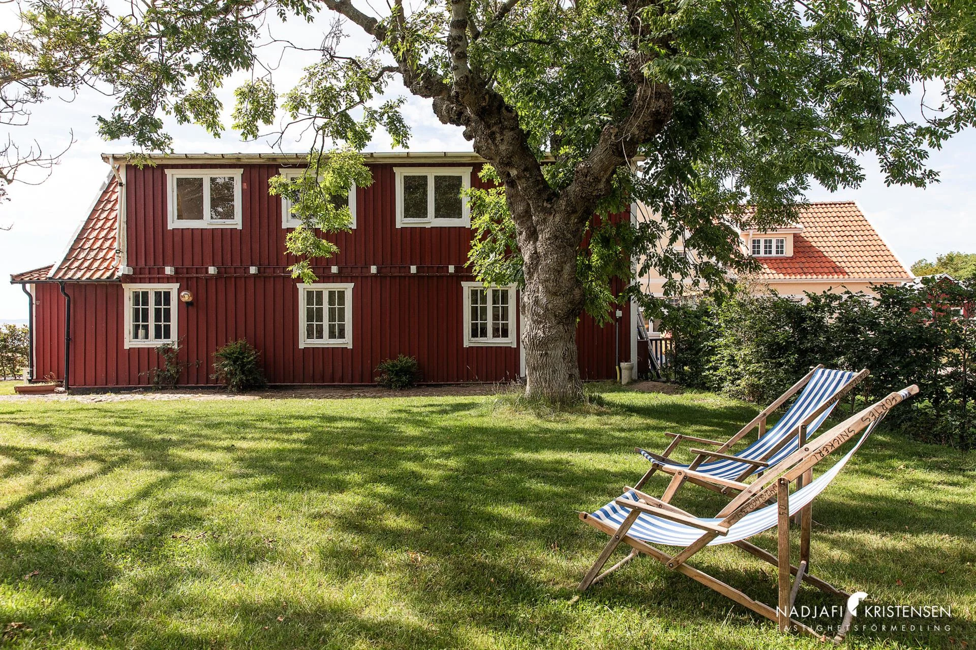 Ett hem med ett läge som är lika sällsynt som eftertraktat – direkt vid havet i Magnarps strand.