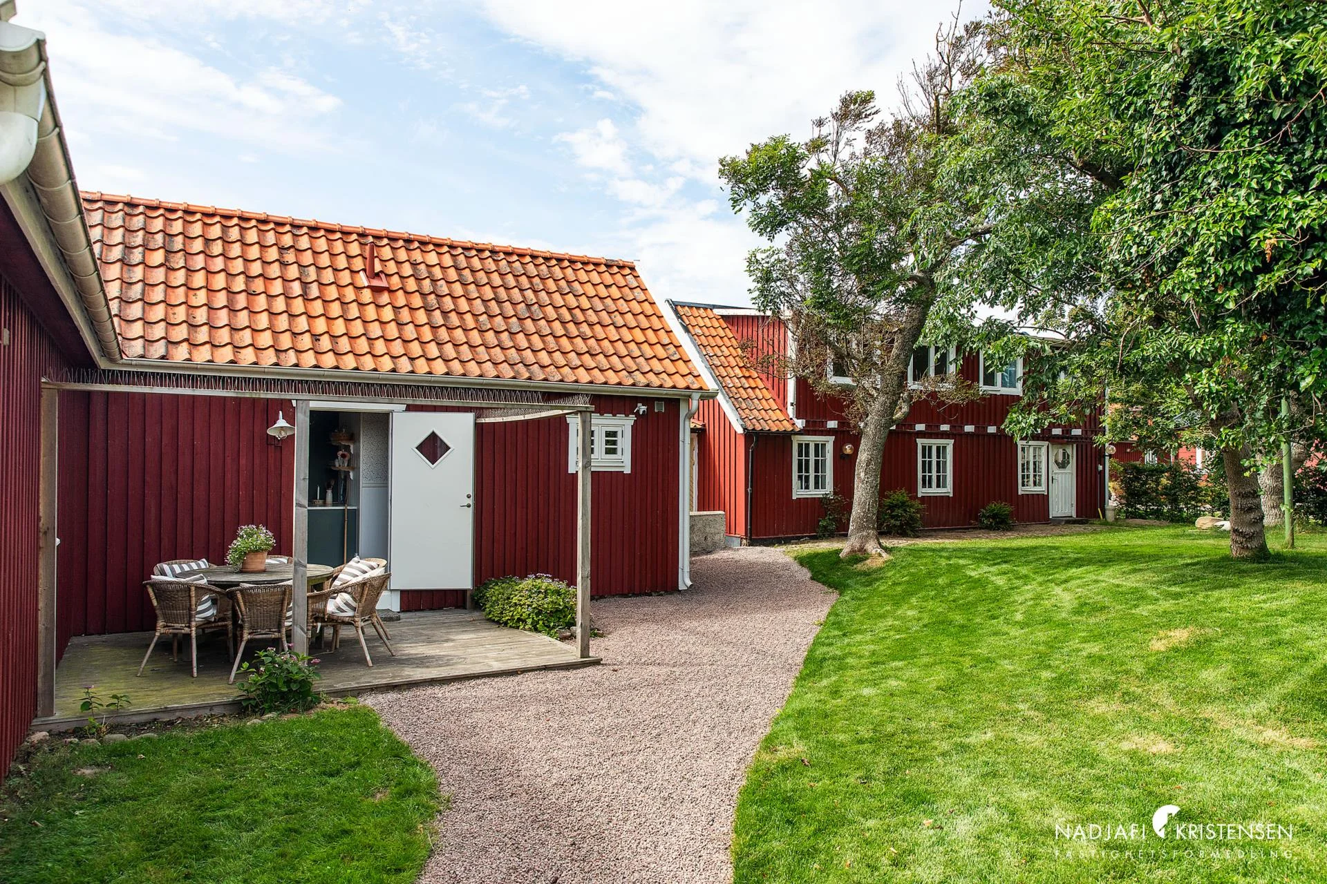 Ett hem med ett läge som är lika sällsynt som eftertraktat – direkt vid havet i Magnarps strand.