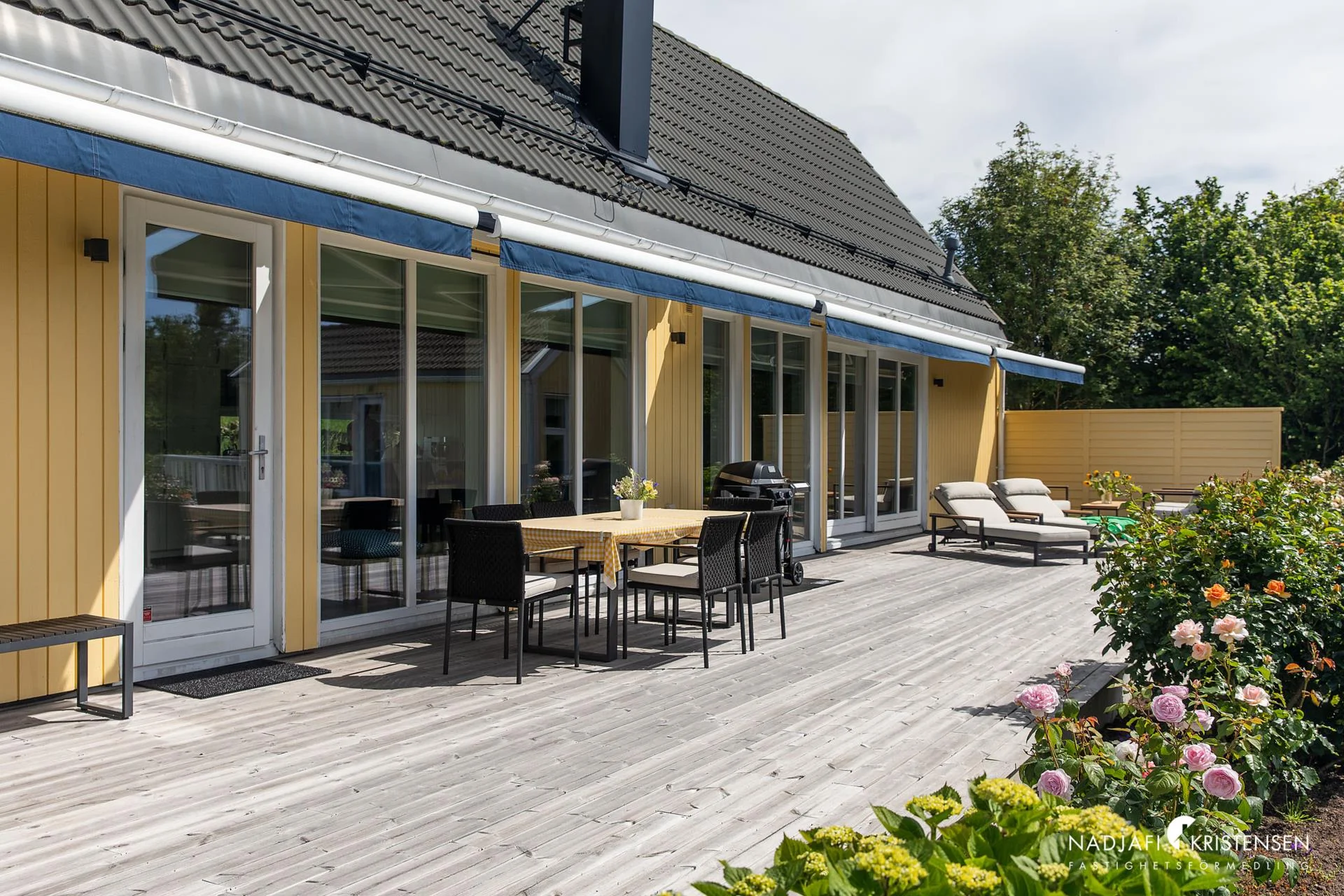 Exklusivt boende med milsvid utsikt och separat gästhus