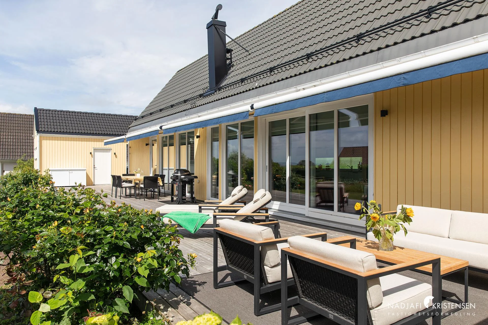 Exklusivt boende med milsvid utsikt och separat gästhus