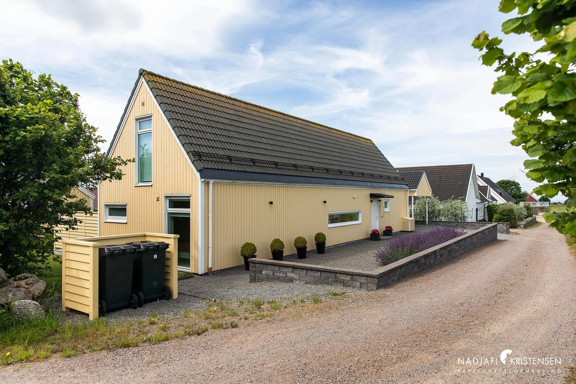 Exklusivt boende med milsvid utsikt och separat gästhus
