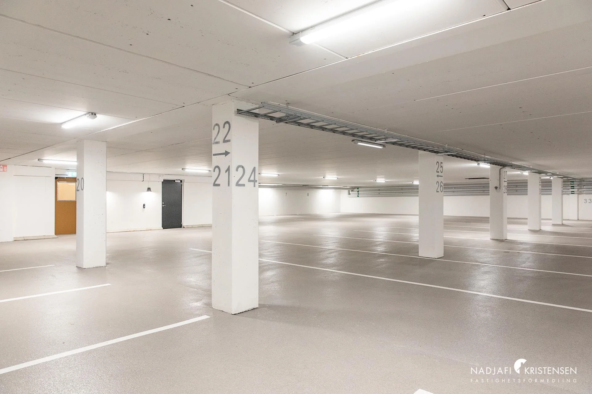 Modern och stilfull 4:a med generös uteplats och bekvämt läge