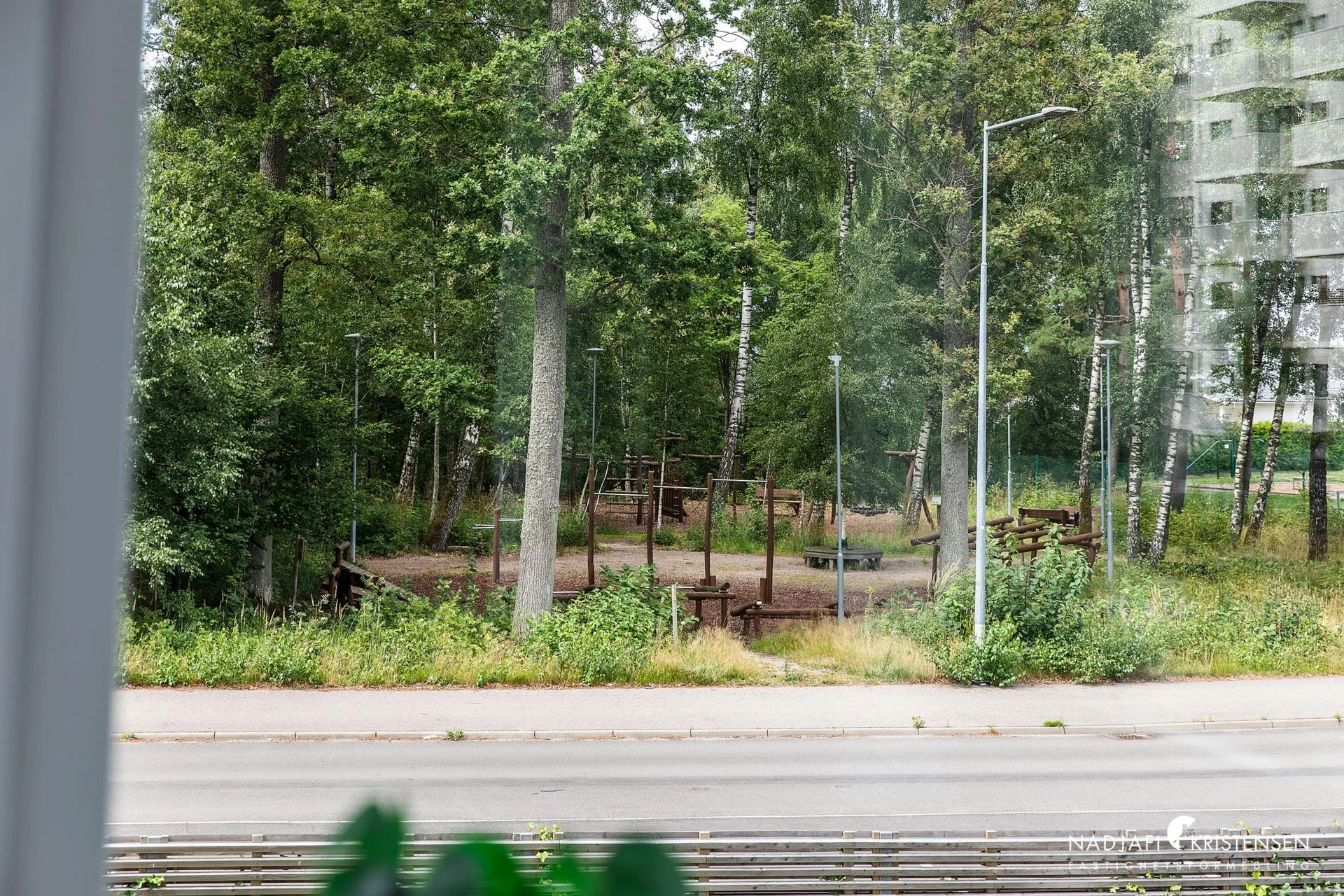 Modern tvårummare med rymlig balkong och attraktivt läge