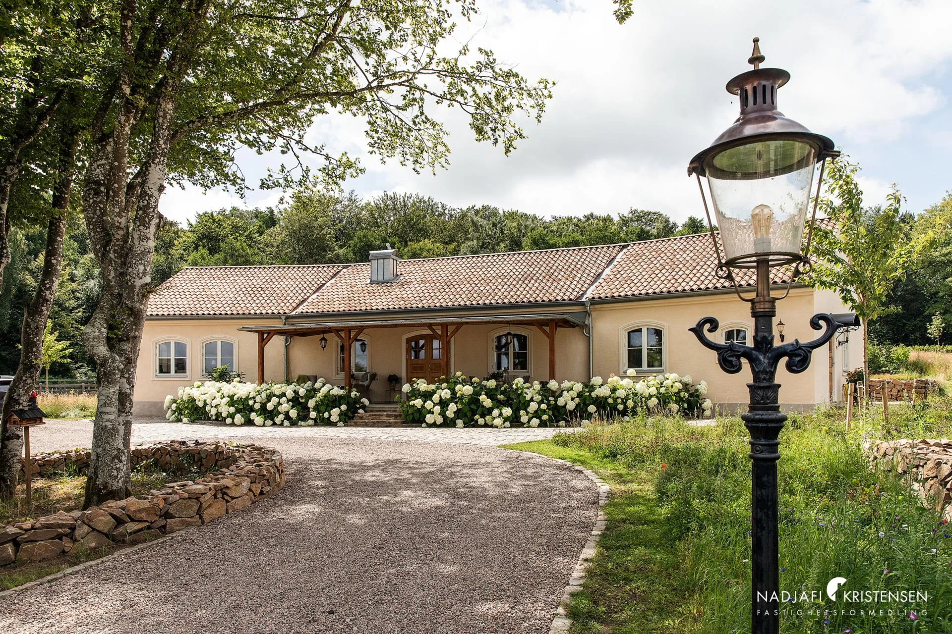 Enastående hästgård med sydeuropeisk touch – bara några minuter från Båstad