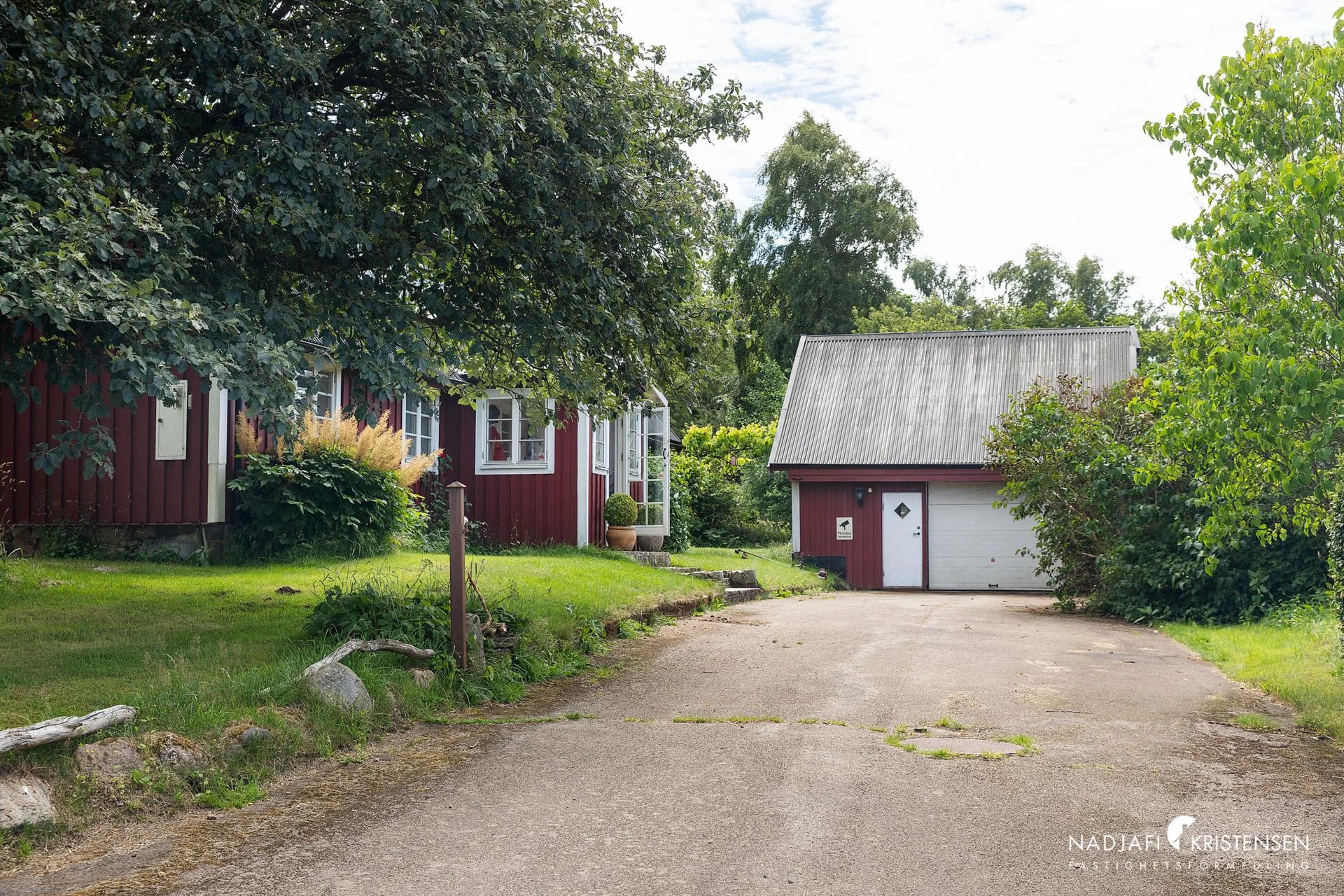 Charmigt boende på lantligt och lugnt läge!