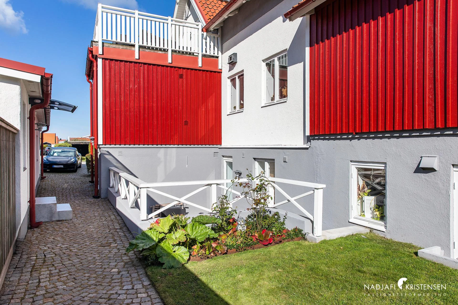Välskött hyresfastighet med 5 lägenheter och gårdshus i centrala Båstad