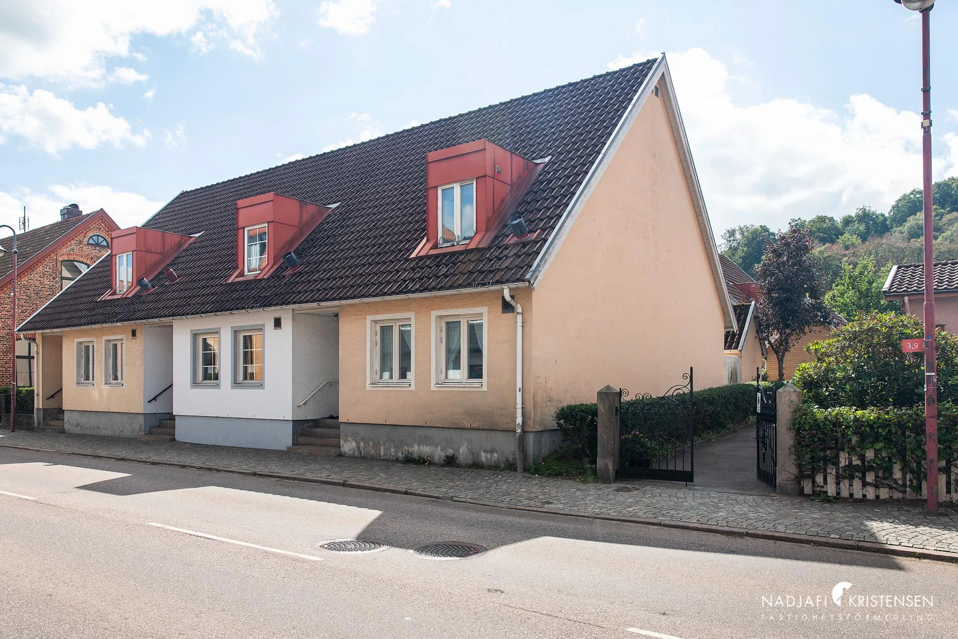 Välskött radhus mitt i Centrala Båstad!