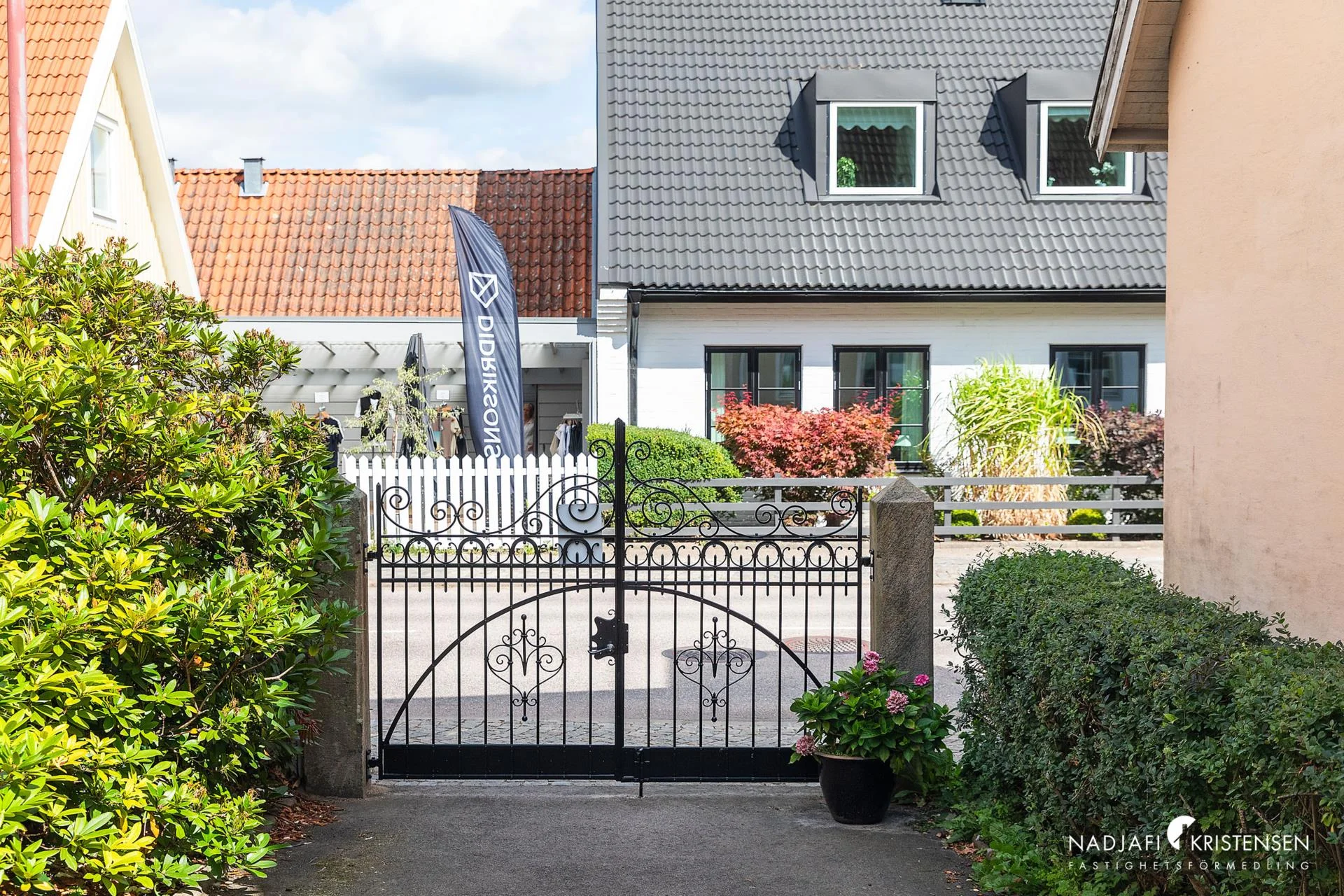 Välskött radhus mitt i Centrala Båstad!