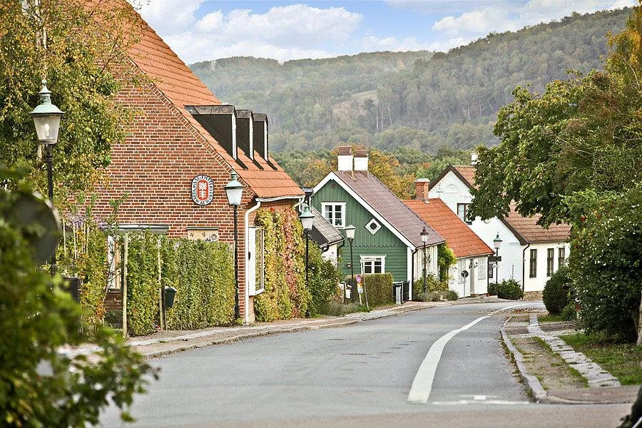 Välskött radhus mitt i Centrala Båstad!