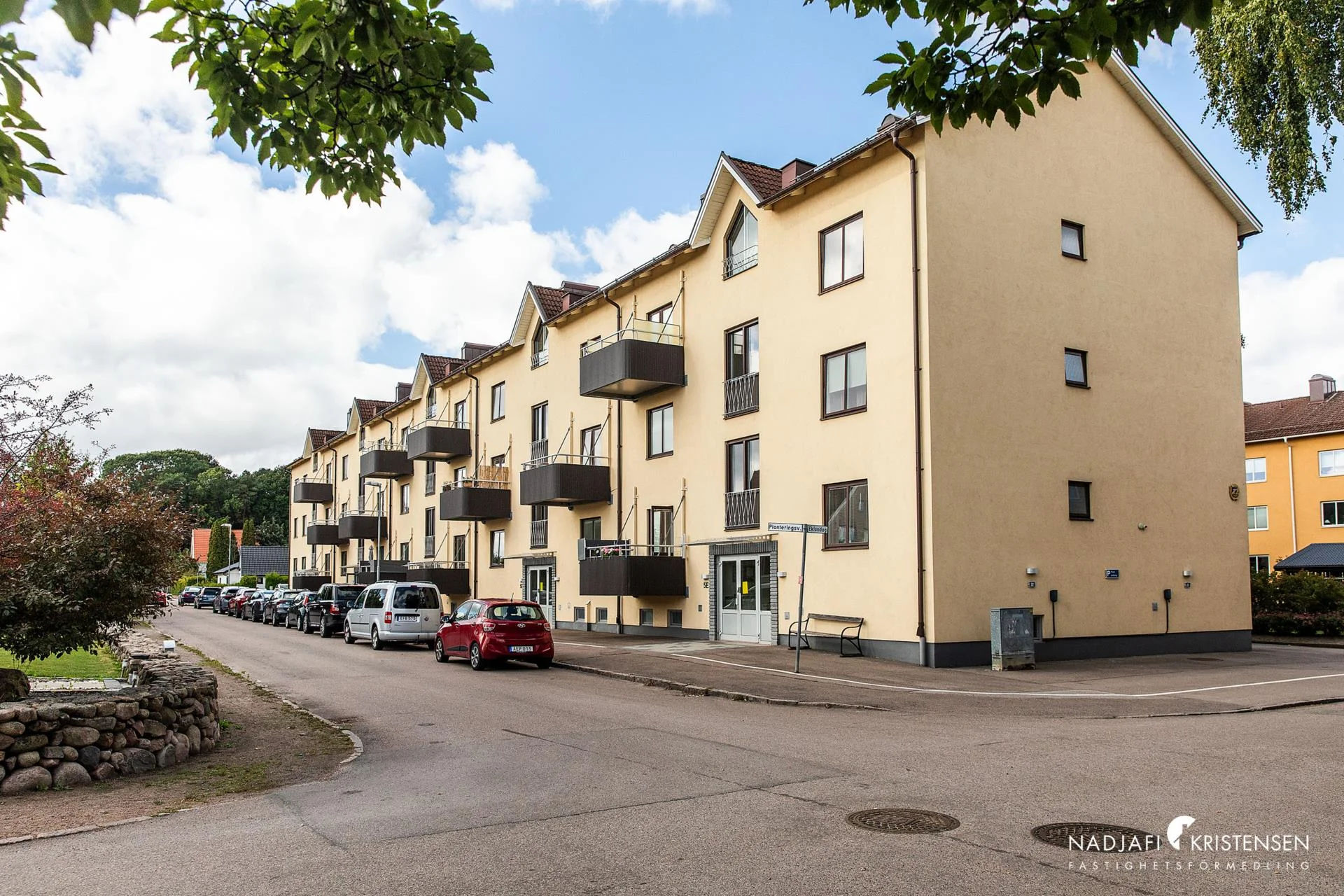 Ljus och modern tvåa med balkong