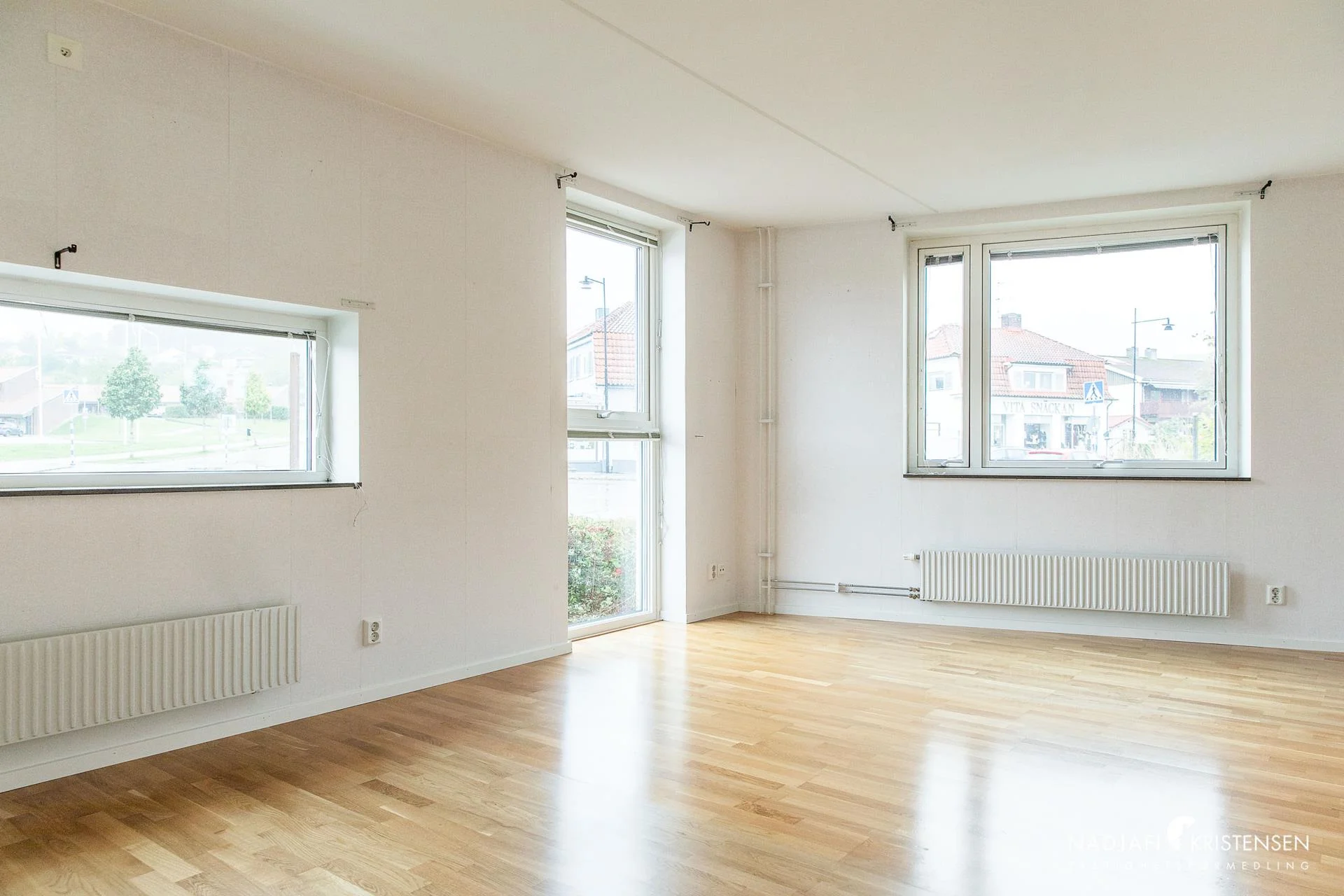 Häftig planlösning och uteplats mitt i byn
