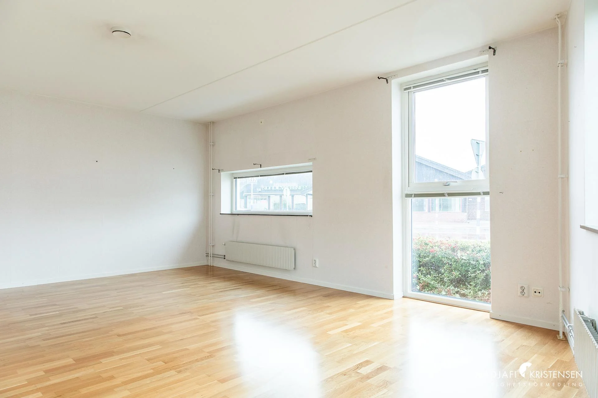 Häftig planlösning och uteplats mitt i byn