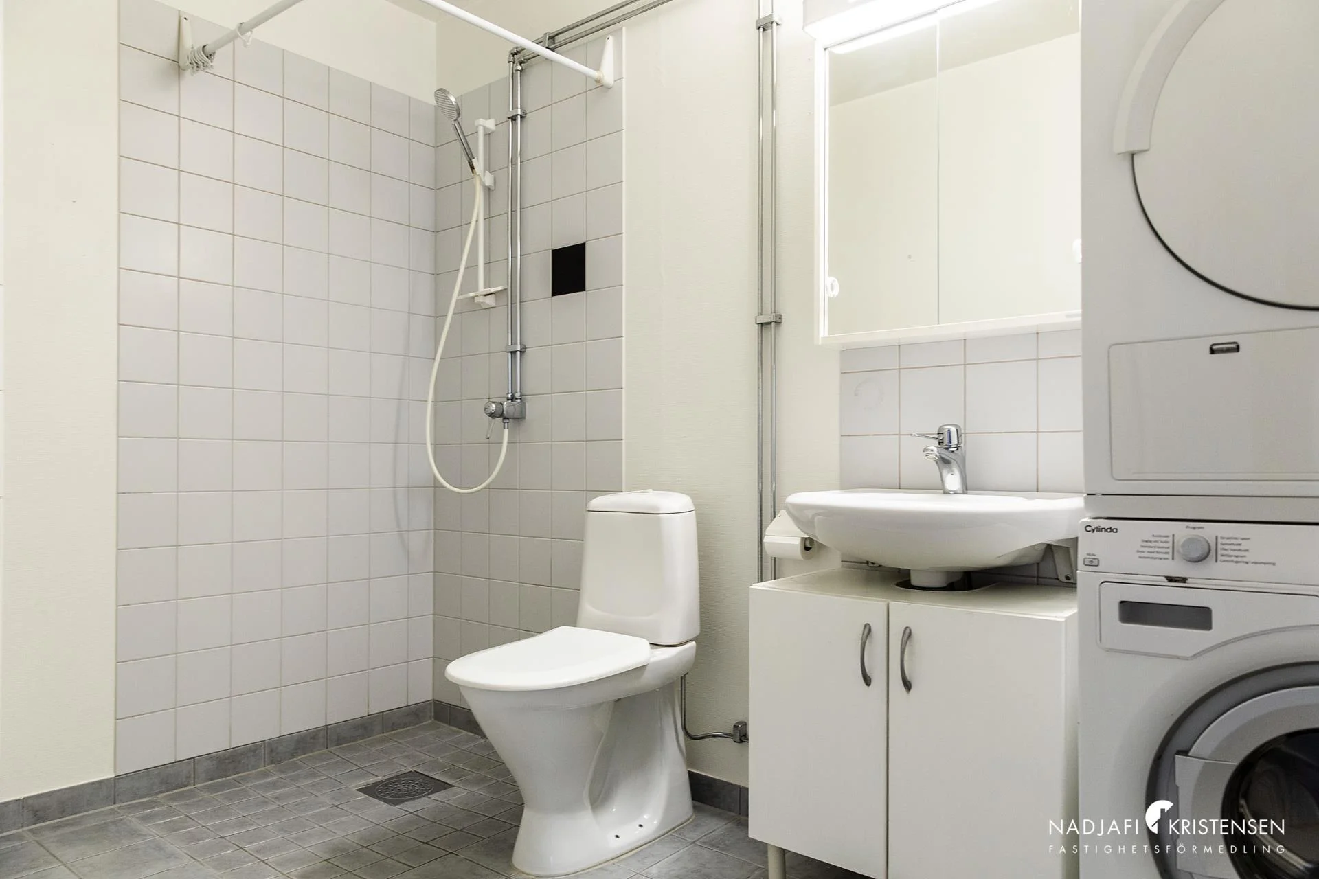 Häftig planlösning och uteplats mitt i byn