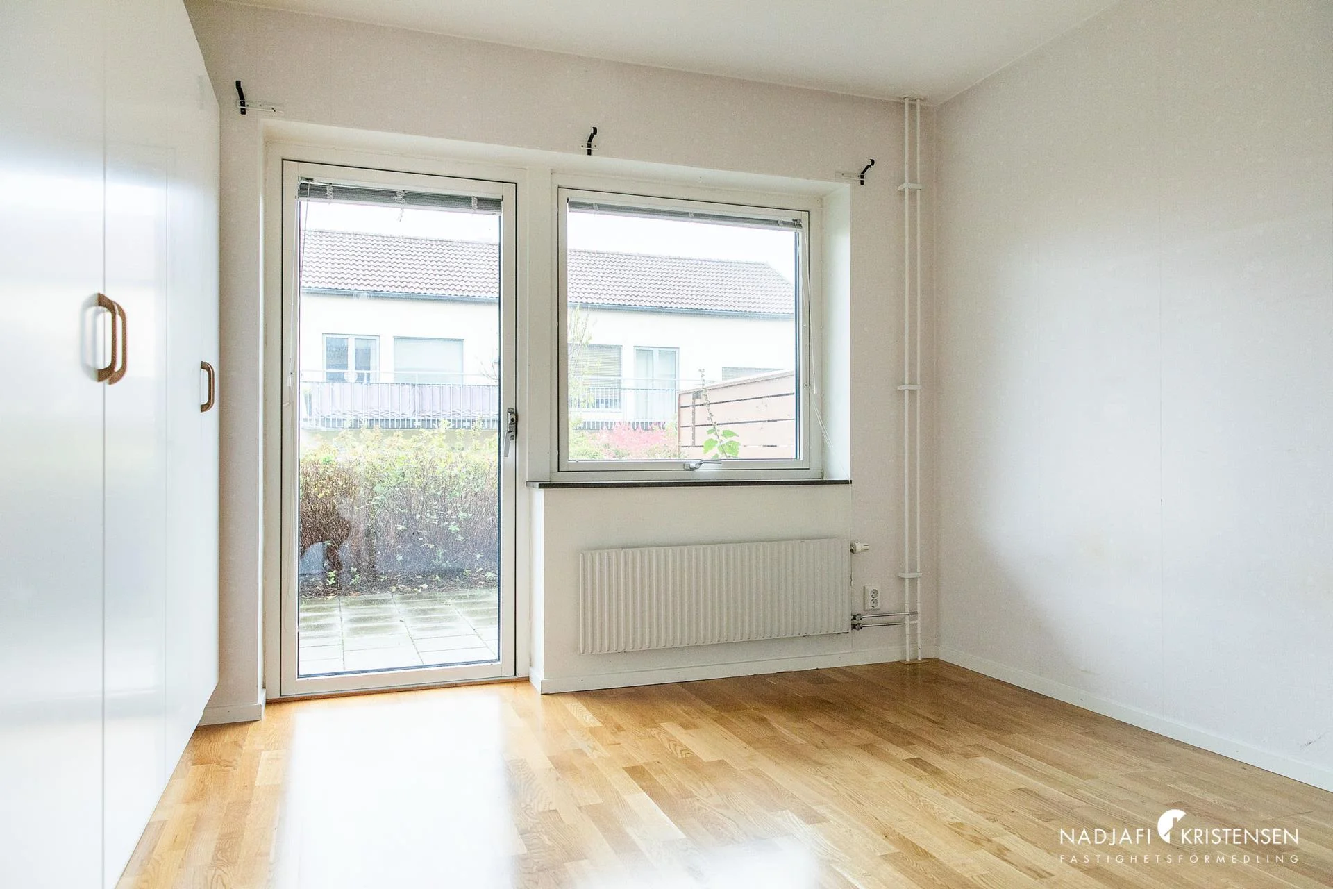 Häftig planlösning och uteplats mitt i byn
